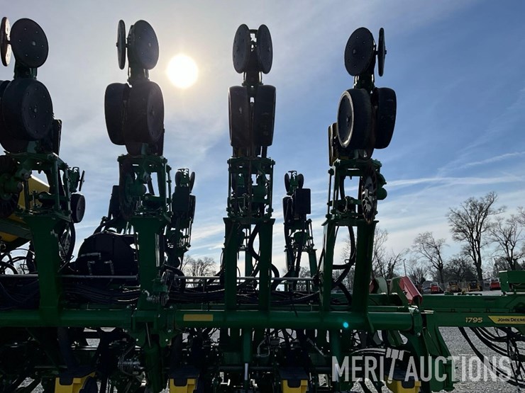 2022-john-deere-1795-image-34