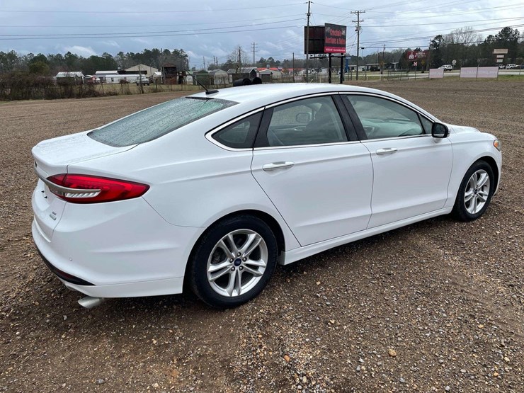 2018-ford-fusion-4-door-sedan-(166,897-miles)-image-3