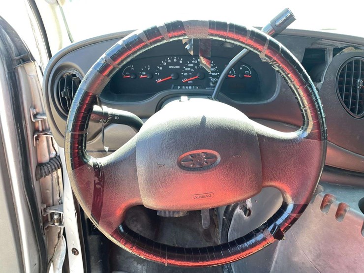 2005-ford-econoline-350xl-10-passenger-van-(80,129-miles)-image-12