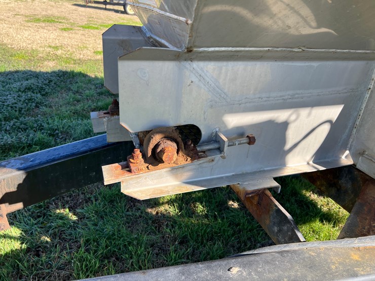 adams-high-clearance-5-ton-spreader-image-27