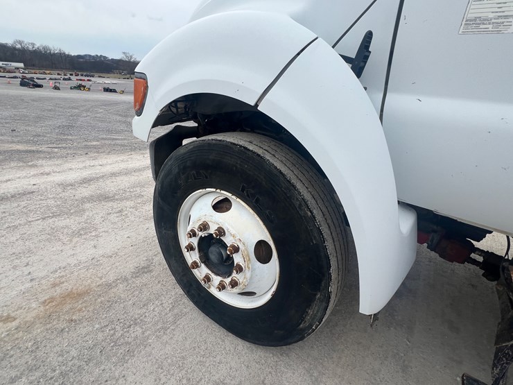 2000-ford-f650-image-9