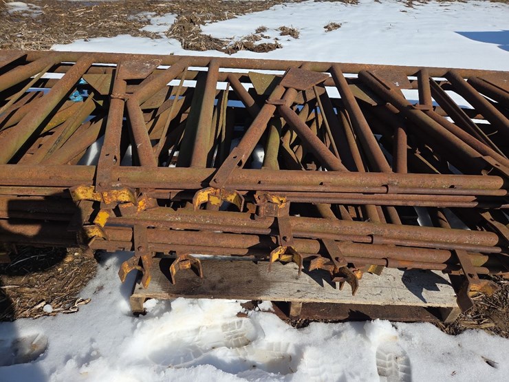 (5)-5-head-cattle-head-locks-image-6