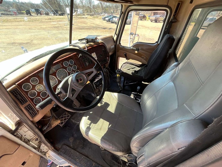 2004-mack-cv713-tandem-dump-truck-(481,756-miles)-image-13