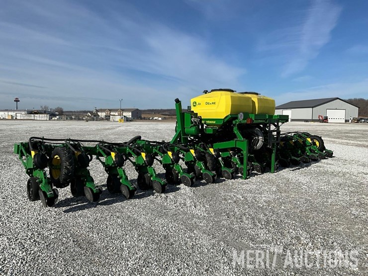 2022-john-deere-dr16-image-1