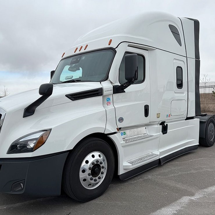 2021 FREIGHTLINER CASCADIA 126