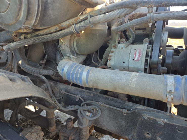 2007-freightliner-day-cab-semi-image-48