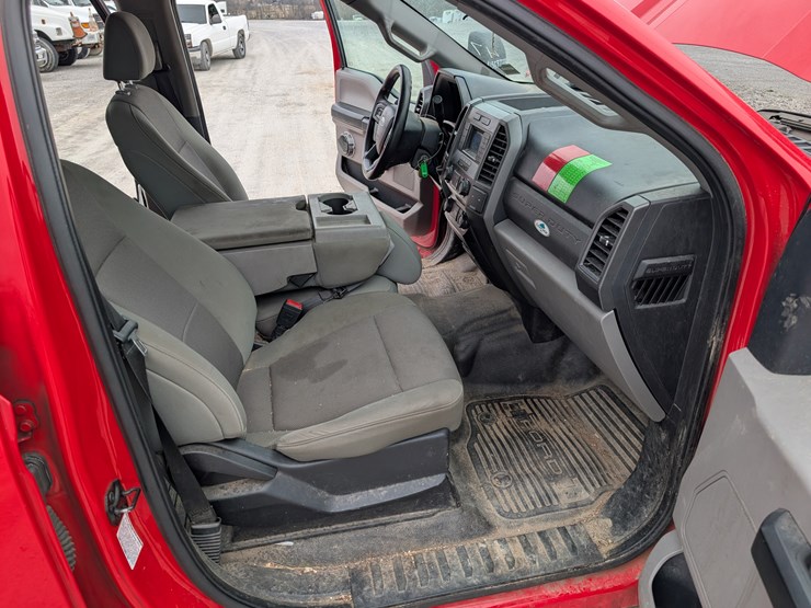 2020-ford-f350-xl-image-11