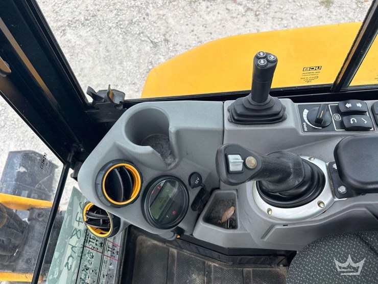 2021-jcb-35z-1-image-14