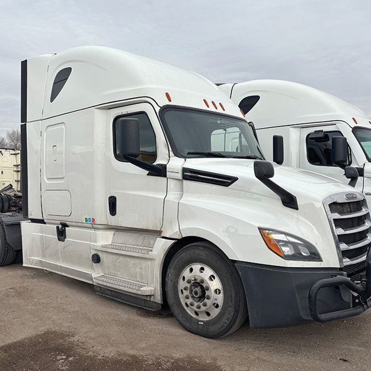 2020 FREIGHTLINER CASCADIA 126