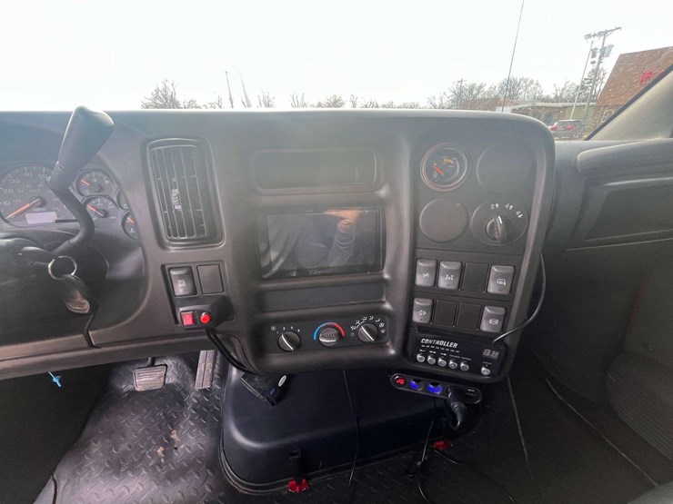 2008-chevrolet-kodiak-5500-4x4-crew-cab-flatbed-truck-(85,344-miles)-image-14