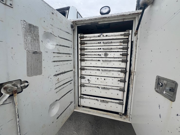 2000-ford-f650-image-23