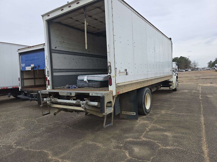 2015-freightliner-114sd-image-1