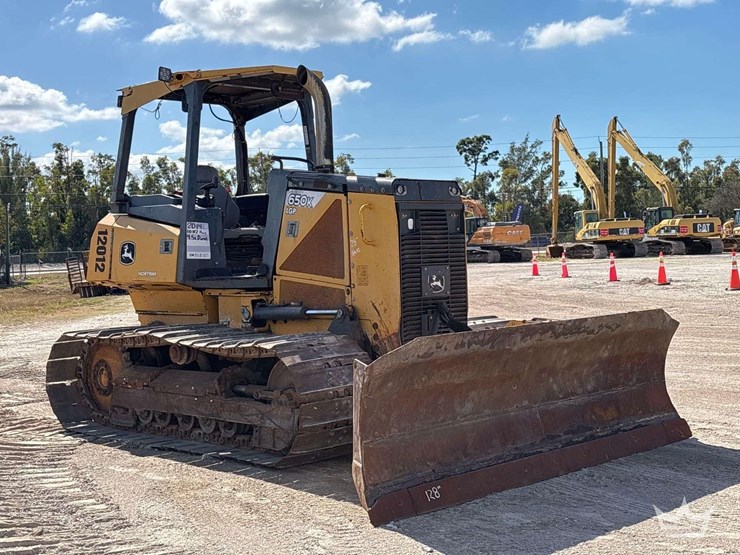 2014-deere-650k-lgp-image-2