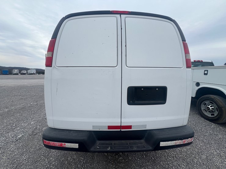 2012-chevrolet-express-g2500-image-24