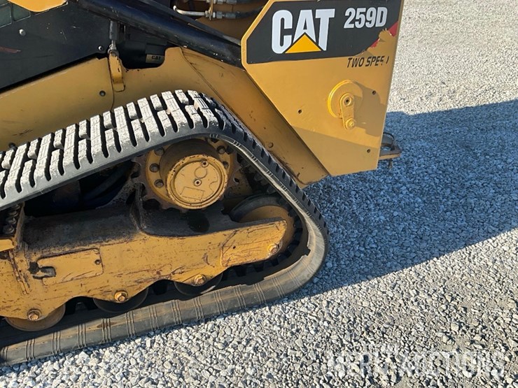 2015-caterpillar-259d-image-16