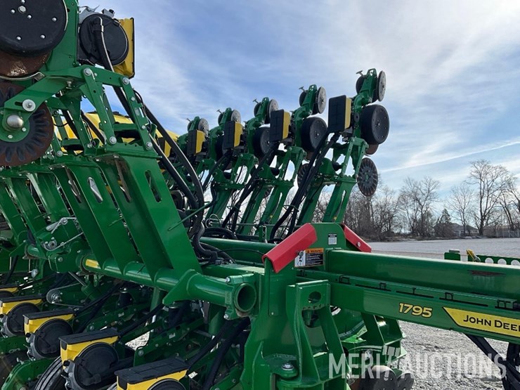 2022-john-deere-1795-image-36