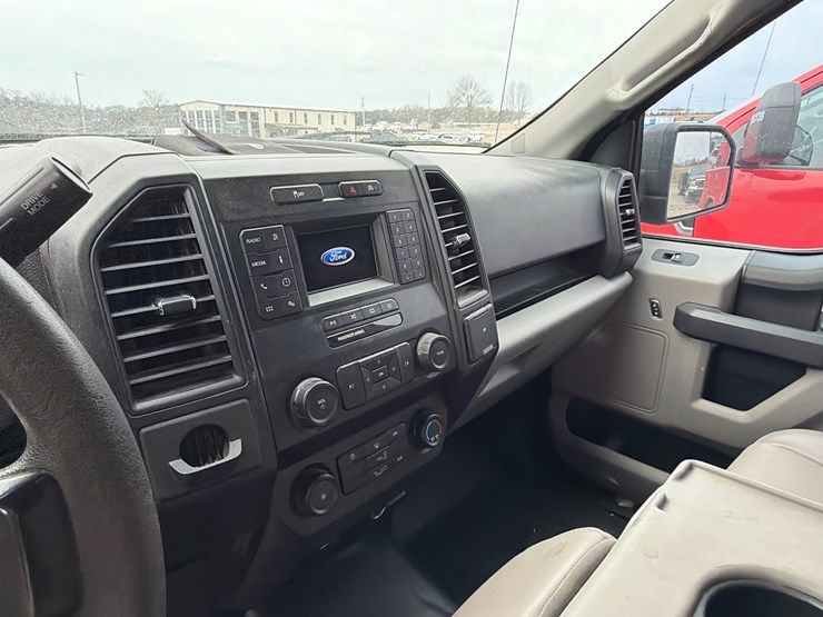 2020-ford-f150-xl-image-15