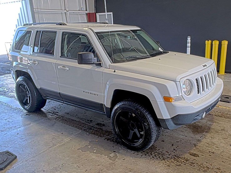 2016-jeep-patriot-sport-image-1