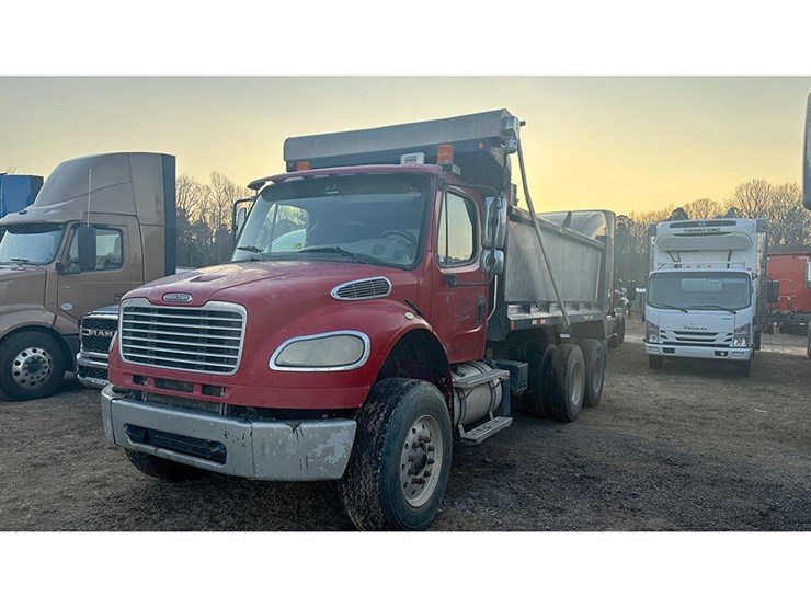 2017-freightliner-m2-106-image-1
