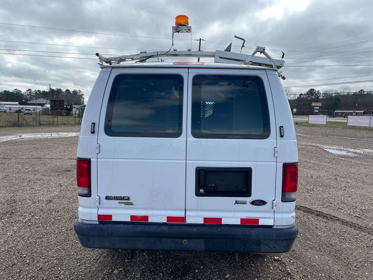 2014-ford-cargo-image-6