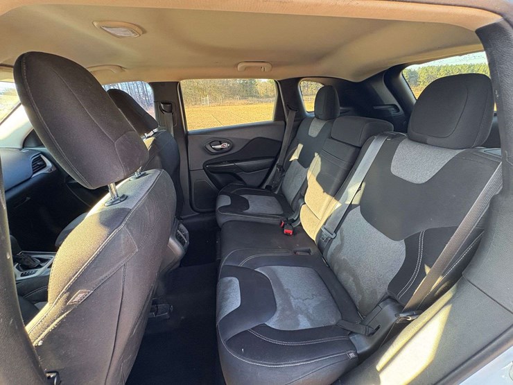 2014-jeep-cherokee-image-18