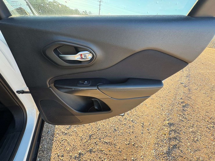 2014-jeep-cherokee-image-19