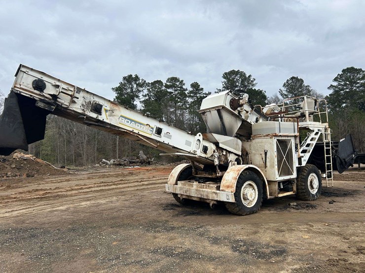 roadtec-mtv1000d-asphalt-material-transfer-buggy-image-1