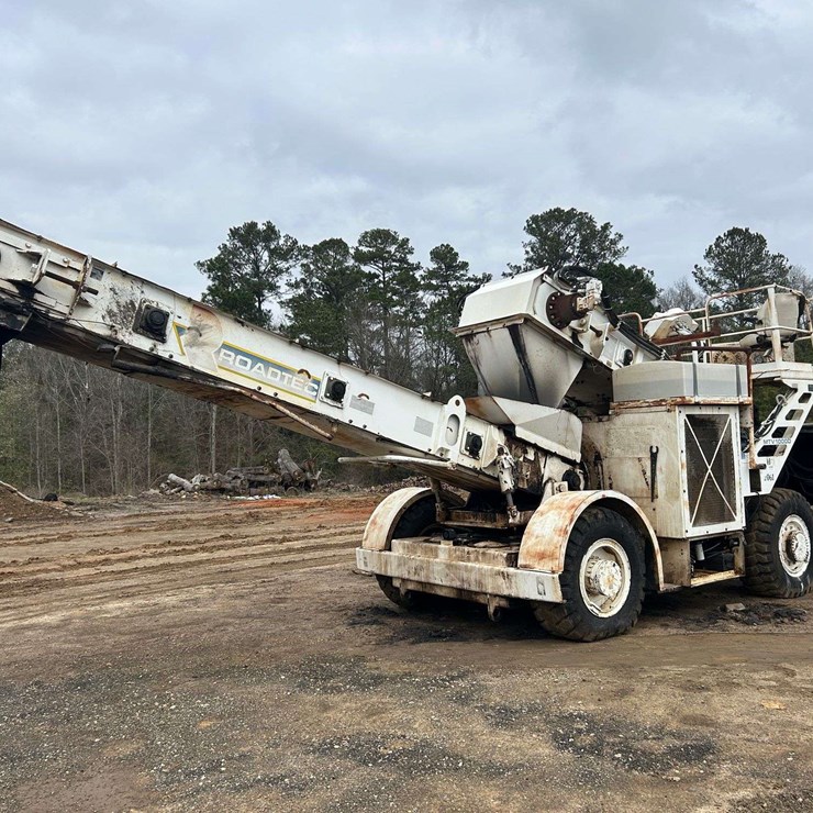 ROADTEC MTV1000D Asphalt Material Transfer Buggy