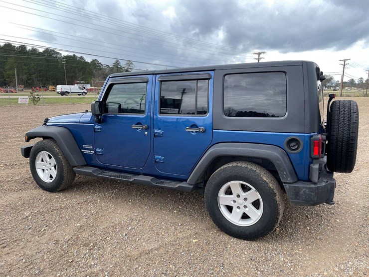 2010-jeep-wrangler-sport-image-2