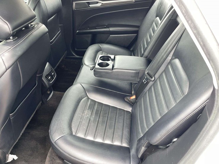 2018-ford-fusion-4-door-sedan-(166,897-miles)-image-14