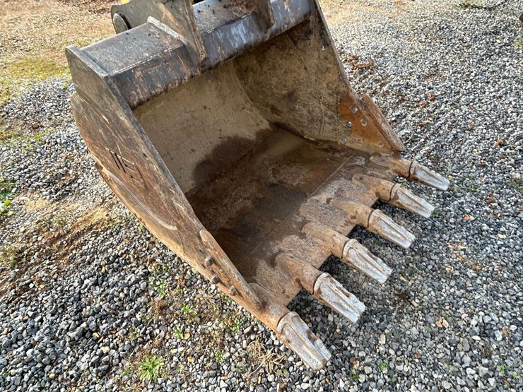 2015-komatsu-pc210-lc-10-image-13