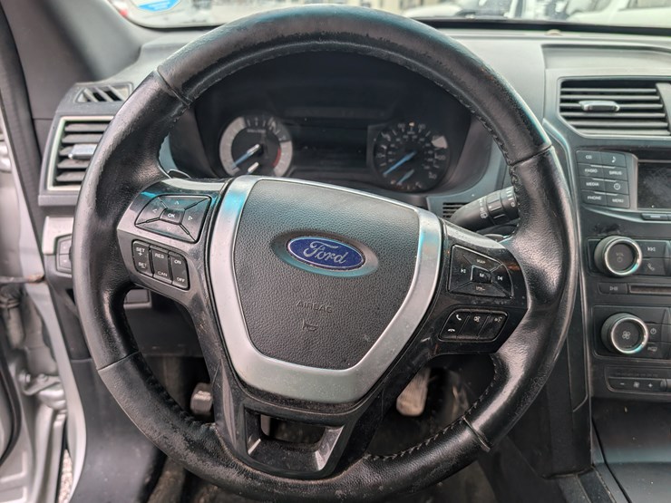 2016-ford-explorer-xlt-image-11