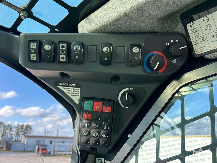 2023-deere-333g-image-12