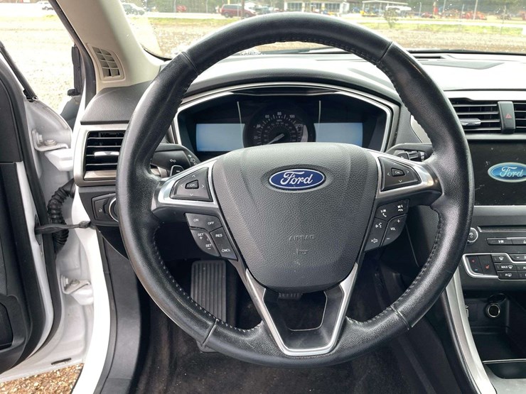 2018-ford-fusion-4-door-sedan-(166,897-miles)-image-12