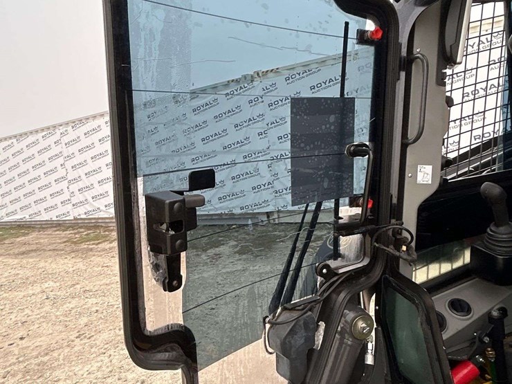 2023-new-holland-c327-image-13