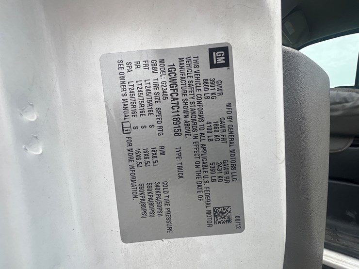 2012-chevrolet-express-g2500-image-37