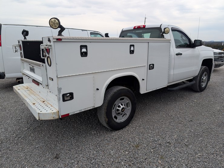 2017-chevrolet-1500-image-3