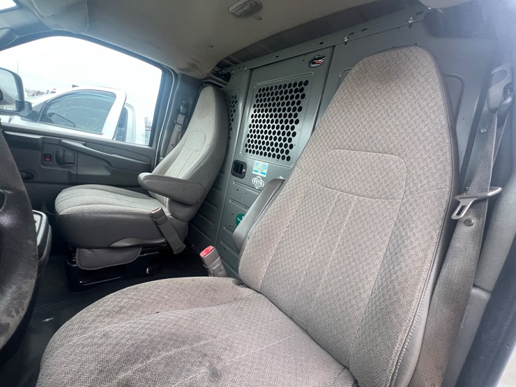 2012-chevrolet-express-g2500-image-25