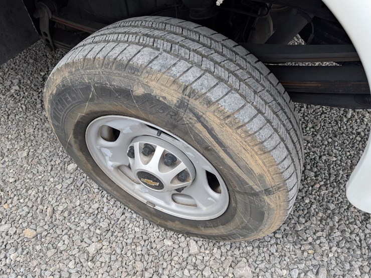 2017-chevrolet-1500-image-13