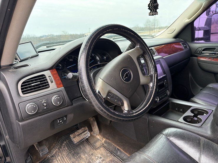 2011-chevrolet-3500-image-16