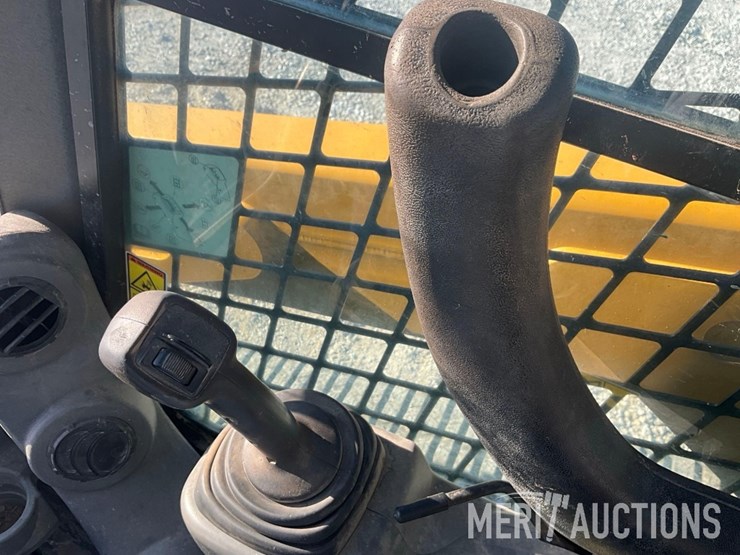 2015-caterpillar-259d-image-32