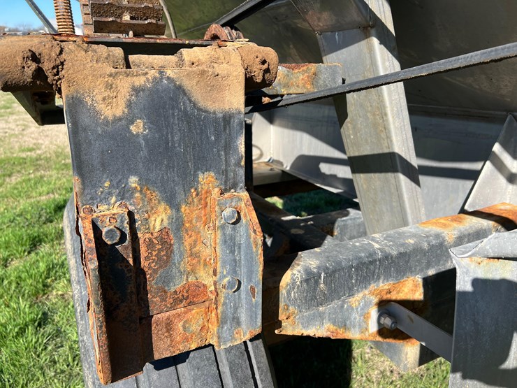 adams-high-clearance-5-ton-spreader-image-30