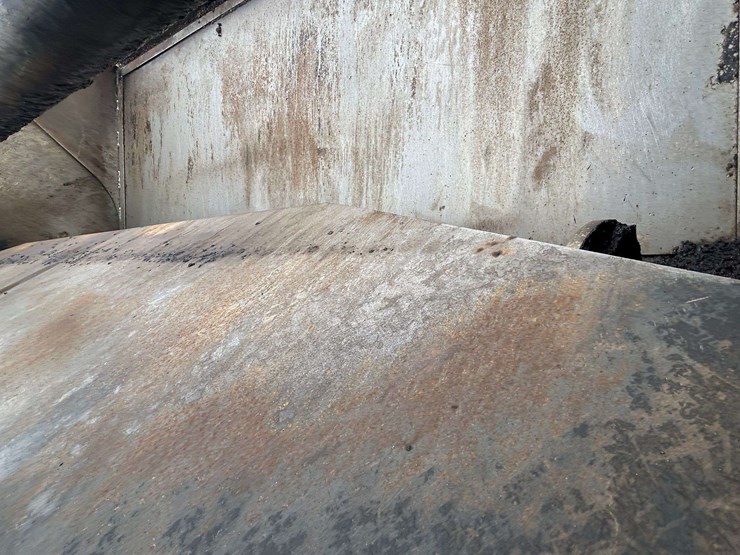 roadtec-mtv1000d-asphalt-material-transfer-buggy-image-25