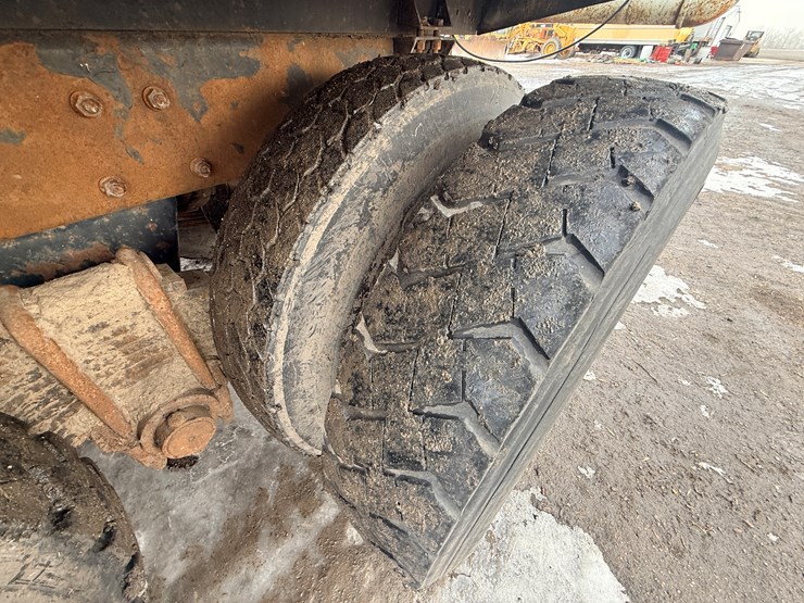 1999-mack-dm690-image-46