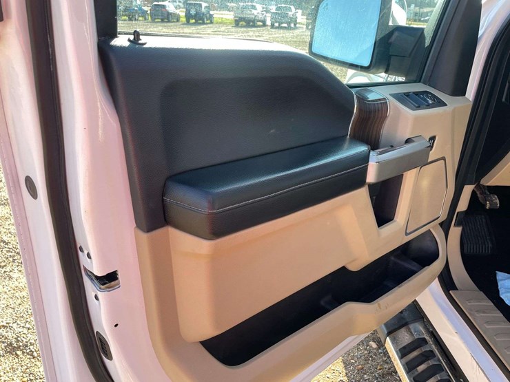 2016-ford-f150-lariat-image-9