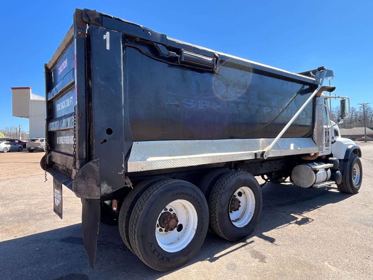 2004-mack-cv713-tandem-dump-truck-(481,756-miles)-image-5