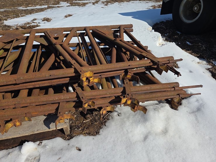 (5)-5-head-cattle-head-locks-image-4