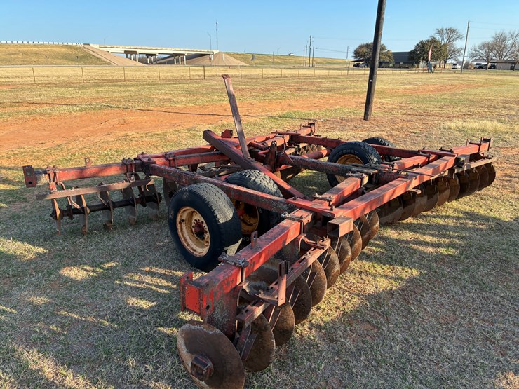 massey-ferguson-620-image-4