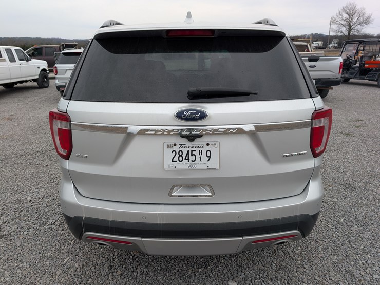 2016-ford-explorer-xlt-image-15