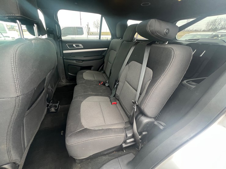 2016-ford-explorer-xlt-image-19